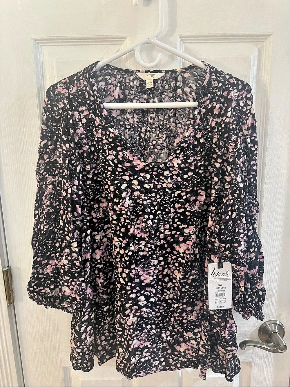 Terra & Sky TS Poet Sleeve Blouse Black & Pink 1X